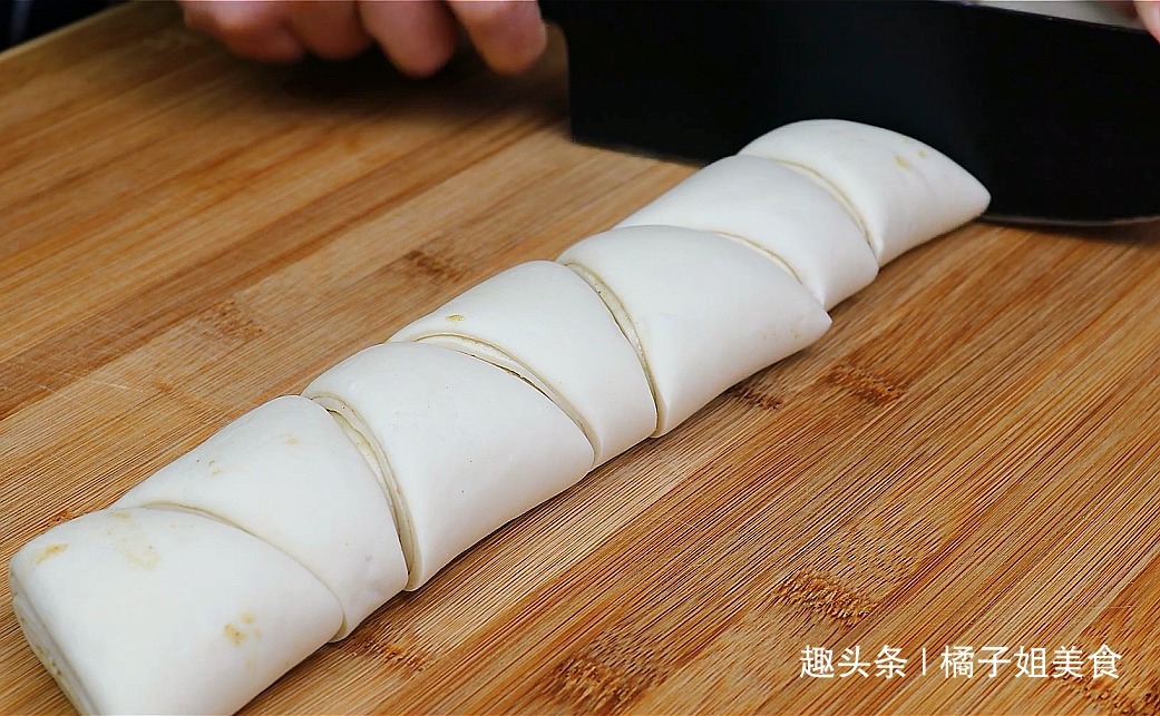 芝麻酱|面粉别只蒸馒头了，教你新吃法，比包子简单，比馒头好吃，解馋