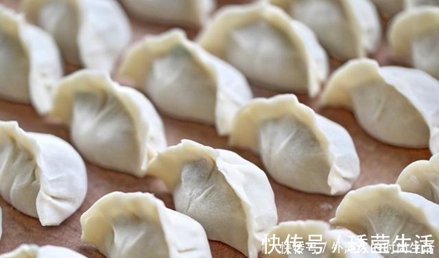 天冷了,我家就爱吃这馅料饺子,比韭菜茴香好吃,整个冬天吃不腻