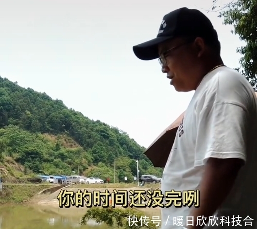 邓刚|邓刚到长沙钓鲢鳙,看上了老板养的小土狗,400钓6小时,差点滑了