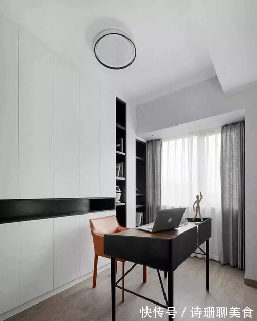 纱窗长时间不清洁一层灰，教你一招，不用拆卸麻烦，也能很干净