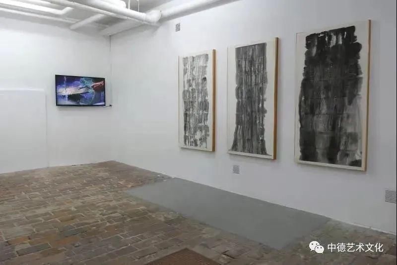  策展人|德国首都柏林顶着逆天疫情开幕的《伤痕与年轮》美术展