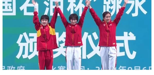 陕西队|张家齐陈芋汐向观众比心!十指紧扣登上领奖台,不逃避媒体采访