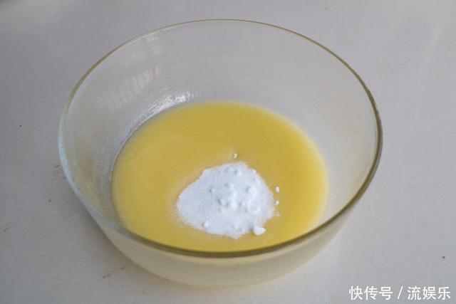 做法比馒头简单,味道比煎饼好吃的饼干,面粉加鸡蛋,香酥又管饱