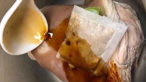 酱肘子几几人人会做,味道却参差不齐,教你这样秘制,鲜香又滑嫩