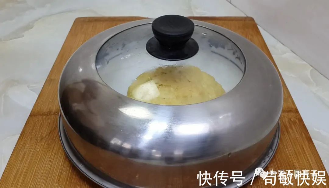 玉米油|以后麻花就这么做,撒1把小茴香,香酥又多层,出锅孩子念念不忘