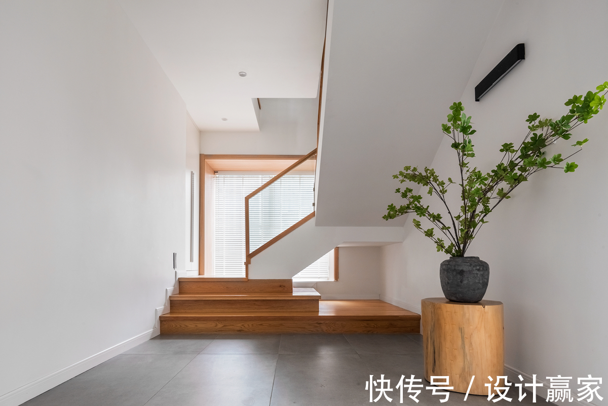 原木自然风|200㎡原木自然风，餐岛一体+超大书墙，住着温馨的一家四口