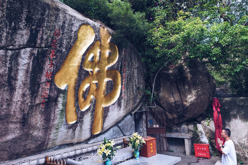 厦门南普陀寺，著名的闽南佛教胜地之一，门票免费且赠送一支香