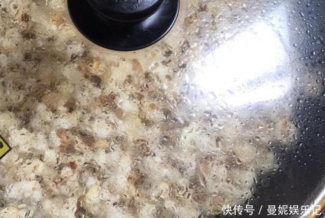 “爆米花”别再花钱买了,一把玉米可以做一锅,有炒菜锅就行