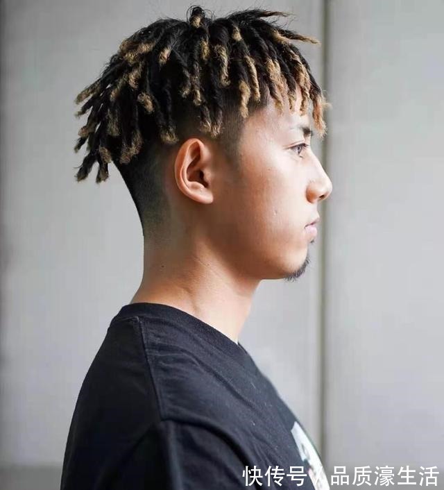脏辫 锡纸烫已经“失宠”,羊毛卷、黑人烫、狼尾式火了,炸街发型上线!
