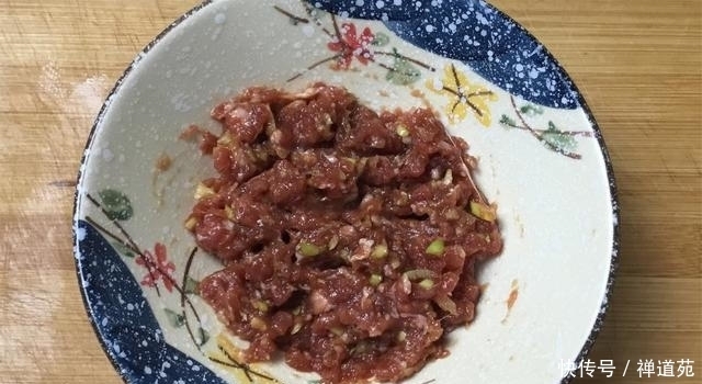 剩馒头新吃法,老人小孩都爱,老阿姨教你方法2分钟学会