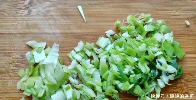 胡萝卜|懒人早餐做法,1根山药2个鸡蛋,不用早起5分钟出锅,孩子抢着吃