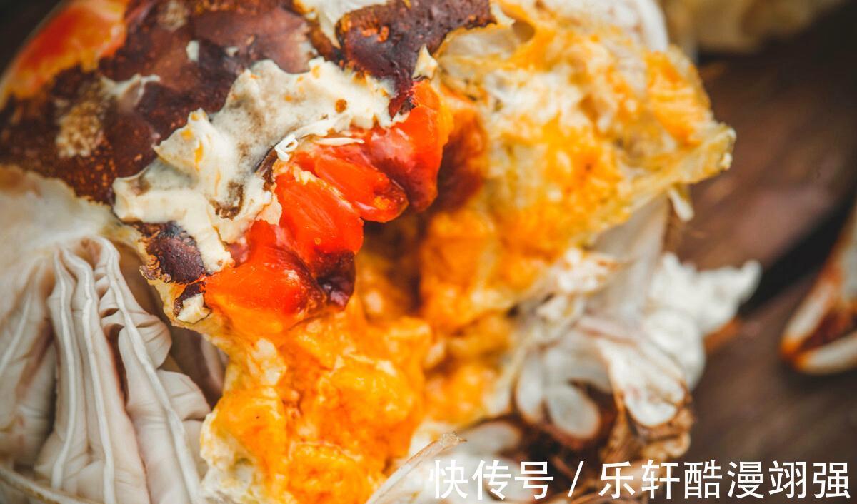 蒸螃蟹时，万不可直接上锅蒸！多加2步，螃蟹不断腿不流黄，超香