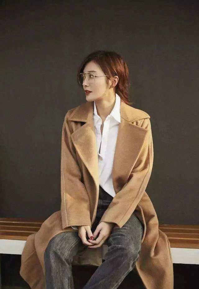 驼色大衣才没有过时,内搭选对了,照样可以美的很高级