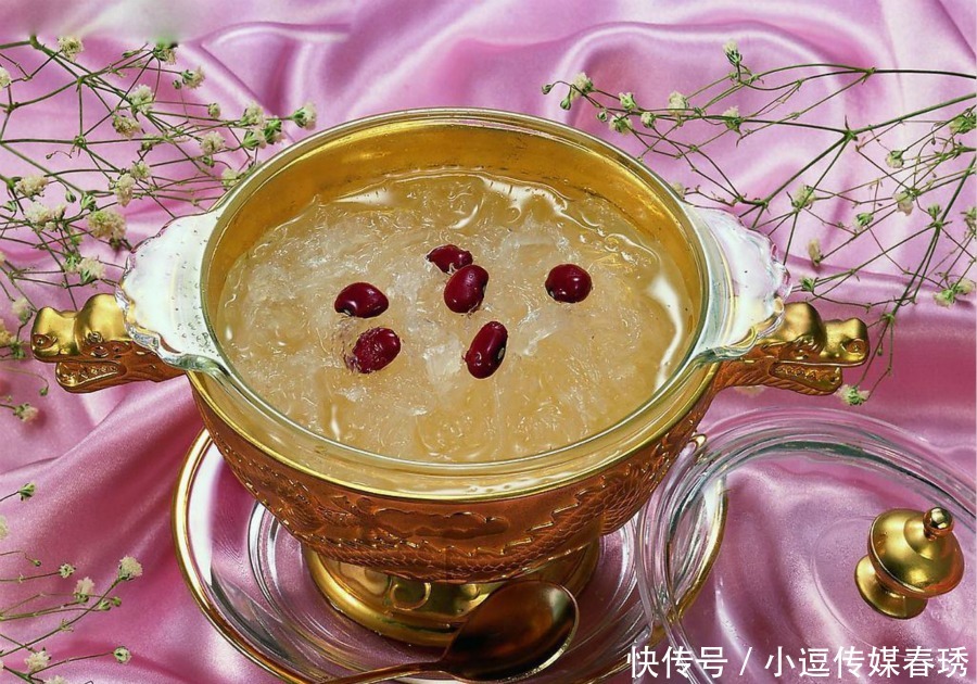 皇帝生活|揭秘乾隆皇帝一天的作息时间表，一天只吃两顿，早上四点起床！