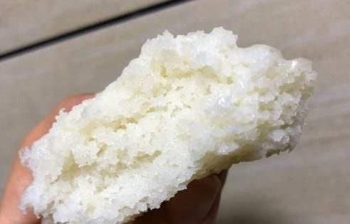 喜欢吃发糕别再买了，直接用大米做，30分钟出锅，孩子能连吃3块