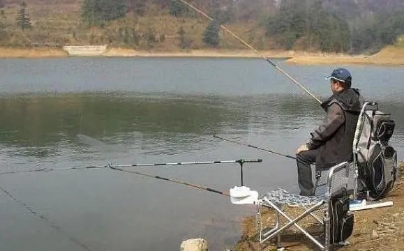 冬钓鲫鱼,两个“黄金时辰”出门,下钓渔获必翻番