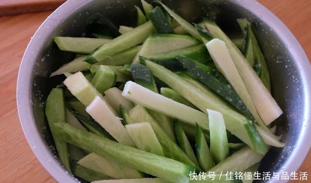 嘎嘣脆|冬天最爱吃的萝卜干,这做法简单省时间,两天就入味,好吃嘎嘣脆