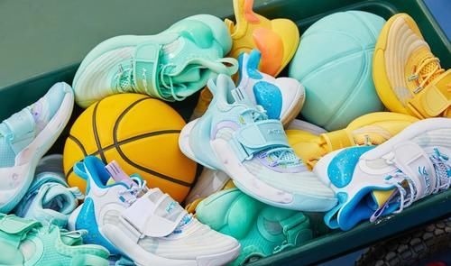 阿迪 马卡龙配色加持透气鞋身,颜值爆炸还不贵的国产球鞋还有暗藏玩法