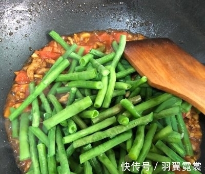 豆角|豆角焖面，面条直接下锅是错的，多做1步，根根干香入味，不粘连