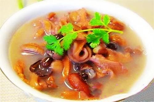 女性月經(jīng)不調(diào)臉色暗黃，常吃滋陰補氣養(yǎng)血食療美食，強身體氣色好