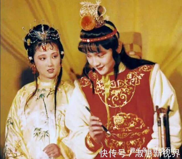 贾宝玉$同样是说话带刺儿,为何贾府众人都喜欢林黛玉,却厌恶晴雯嘴贱