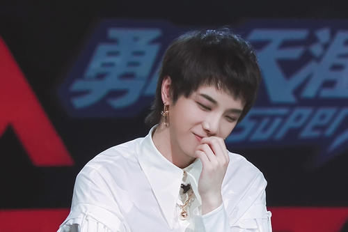 影响华晨宇唱歌的不是踩冰桶、不是做运动,而是他无法抵抗的诱惑