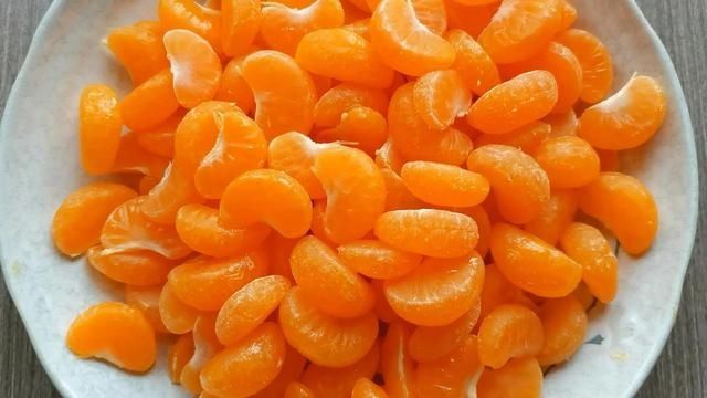 家里有橘子，把它做成橘子罐头，健康无添加，酸酸甜甜，老少都爱
