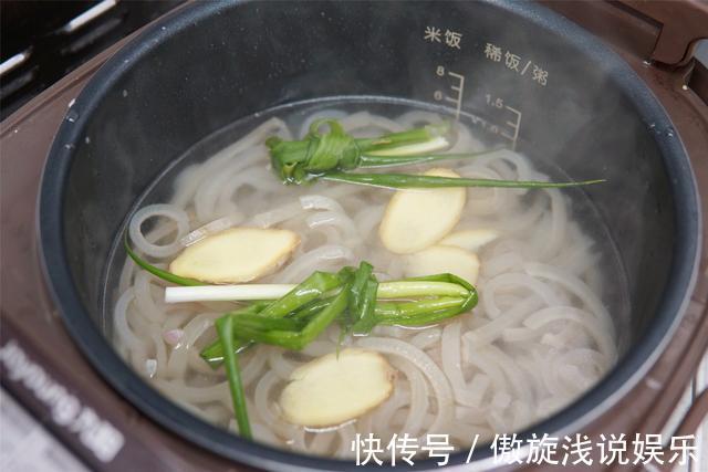 猪皮冻|做猪皮冻,记住“1揉1刮2泡”,皮冻透亮弹牙,味道正成功率高
