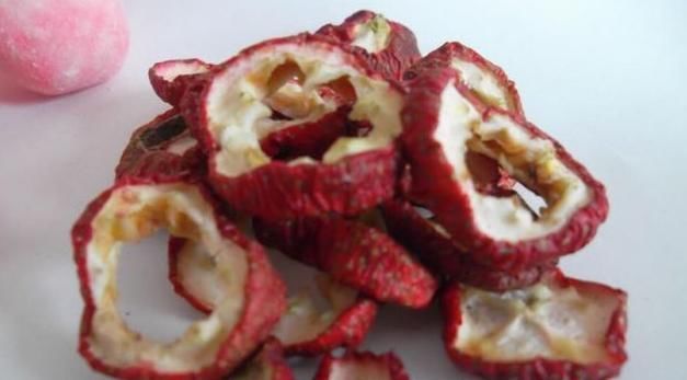 山楂加一宝泡水喝,每天一杯,排出黑臭宿便,和大肚腩说拜拜