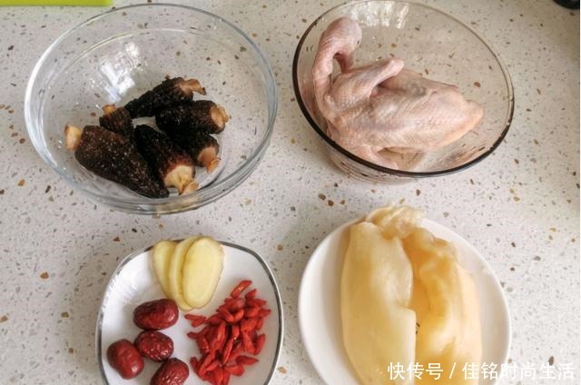 拥有非常|鸽子汤用什么辅料这几种食材是“良配”,汤鲜肉嫩,营养翻倍
