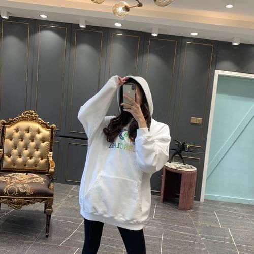 会穿基本款才是真的潮！白色连帽卫衣的5种搭配思路你会吗？