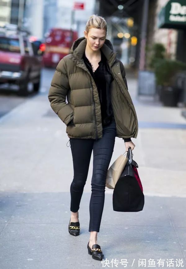 搭配 穿羽绒服别配打底裤,太土!今年流行搭配这4种下装,保暖又洋气