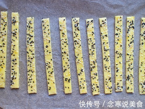 红薯最好吃的做法，做成小零食，酥酥脆脆，唇齿留香，太好吃了