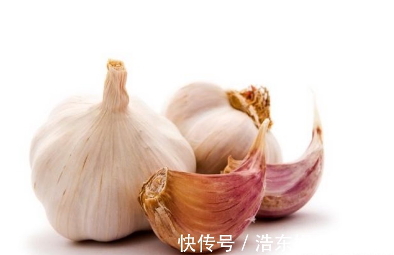 大蒜|大蒜和加它这样吃,养生效果会翻倍,养肝护胃,血脂也悄悄降下来