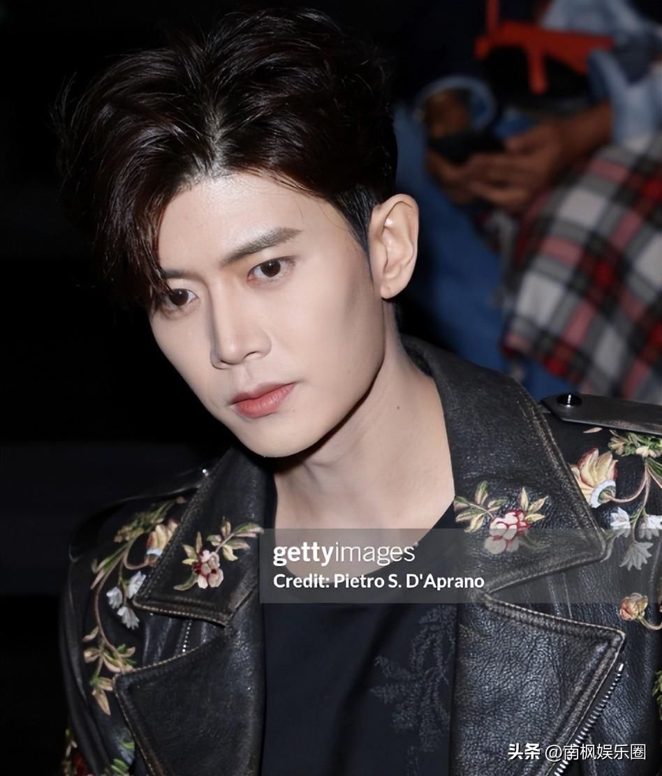 不会笑场吗?34岁任嘉伦新剧演"儿子",喊大9岁的马苏"娘"