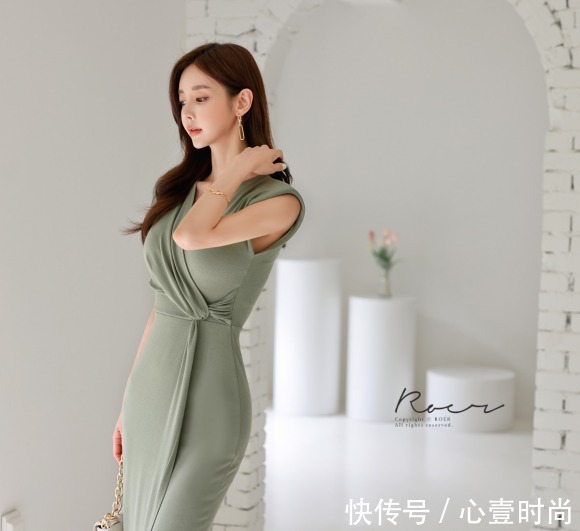 时尚搭配|女神孙允珠的时尚搭配:娉婷油绿悦彩花馨西斯廷长裙