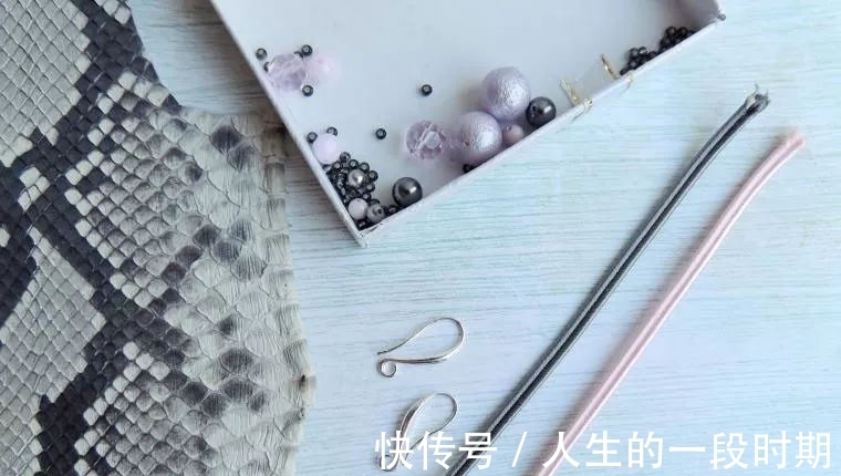 蛇腹线 款式各不相同,蛇腹线手工饰品展示了独特的美