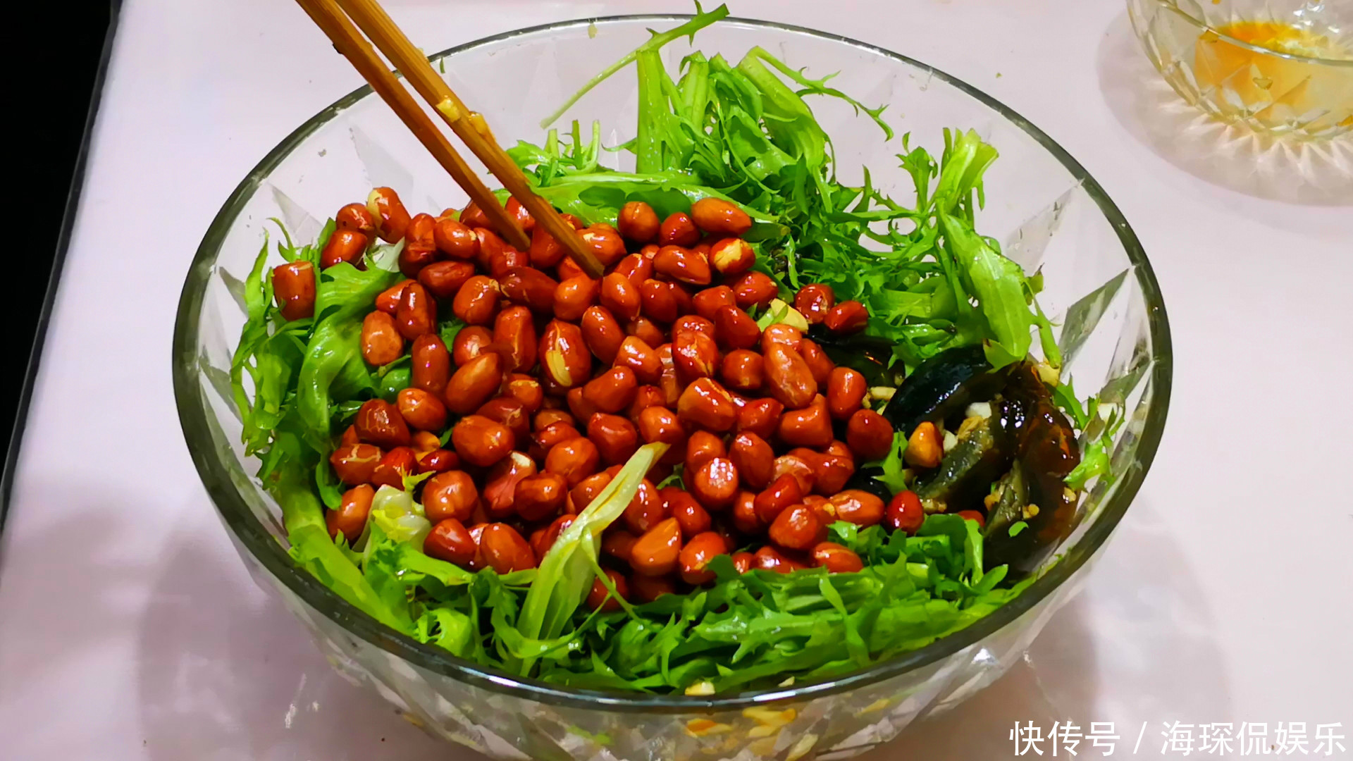  花生米炒|天热最馋此道菜，鲜香又下饭，简单又营养，多吃还不长胖，太香了