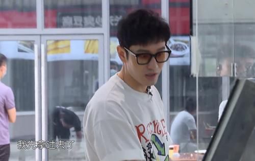 姚安娜|黃曉明請(qǐng)吃飯，姚安娜一人點(diǎn)三樣，結(jié)賬時(shí)暴露富家千金真實(shí)消費(fèi)