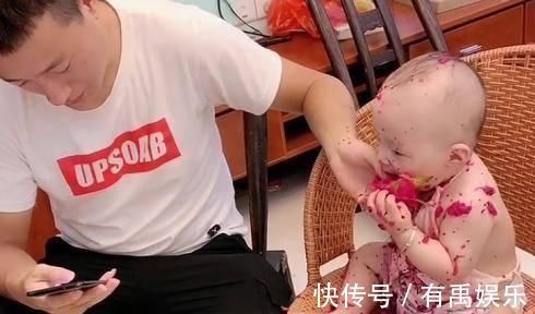 宝妈|“一心二用”奶爸带娃吃火龙果火了看到宝宝后,网友活着就好