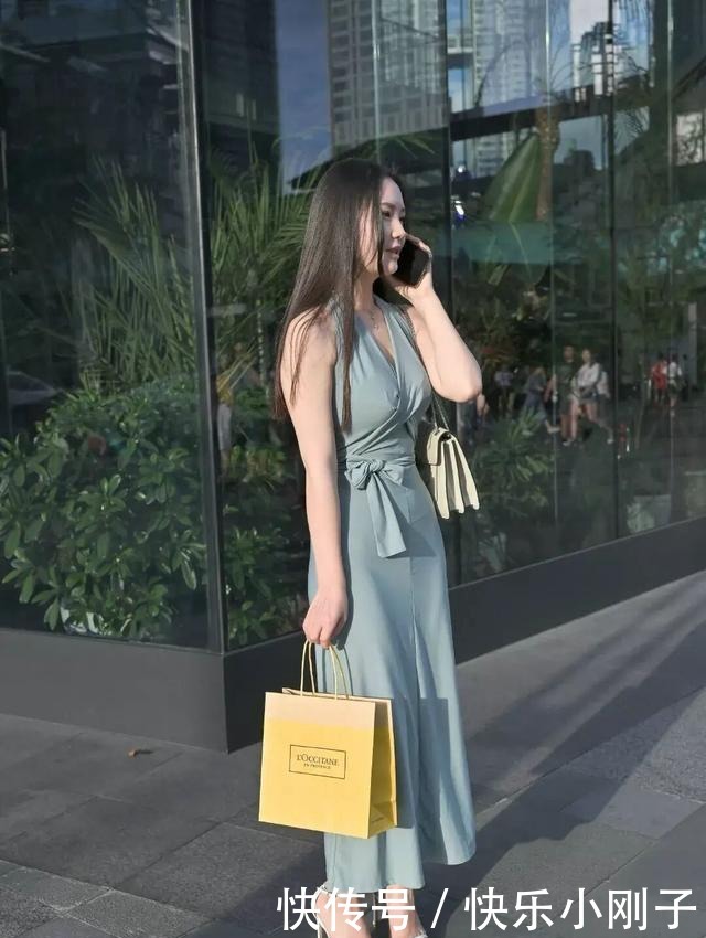 连衣裙|时髦美丽的连衣裙穿搭尽显青春姿态,穿出时尚风采,精致生动