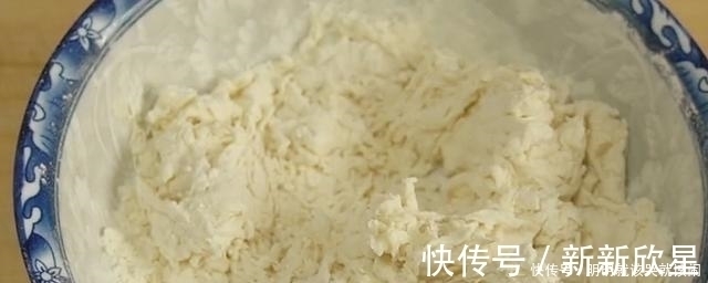 早餐|终于找到了！早餐最好吃的做法，不蒸不油炸，层层裹着馅料，真香