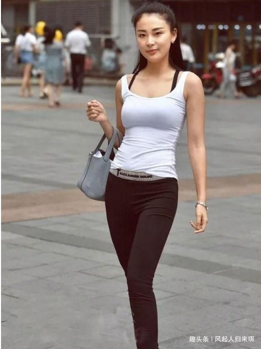 紧身衣 打底裤带来精致的时尚魅力,轻松穿出女人的优雅,简单利落!