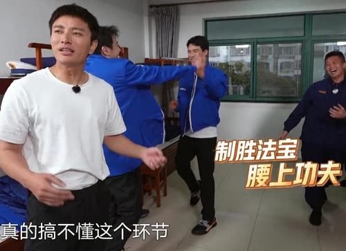 龚俊被推倒，画面揪心将黄明昊吓出双下巴，《极挑》差点要道歉？