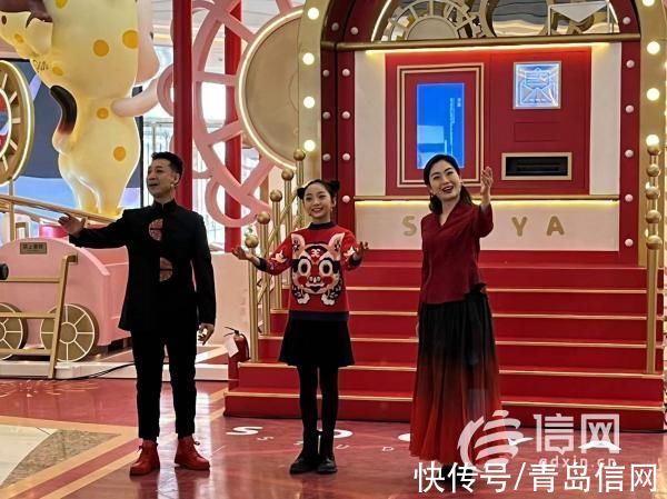 乐动市南|助力艺术商圈 万象城里上演“乐动市南”快闪歌舞秀