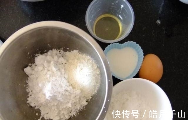 馒头新做法，不加一滴水，加入这“两样”，软糯香甜，浓香十足！