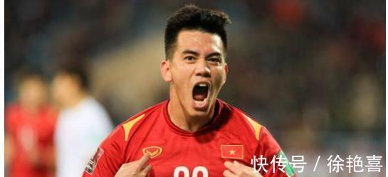 黄宏|1:3国足输球,球迷揪出李霄鹏3大失误:这样的球队能赢球才怪