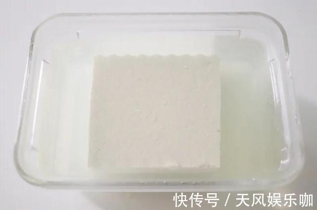 碎块|煎豆腐,不要直接下锅煎,多加1步,就算嫩豆腐也不碎块,不粘锅