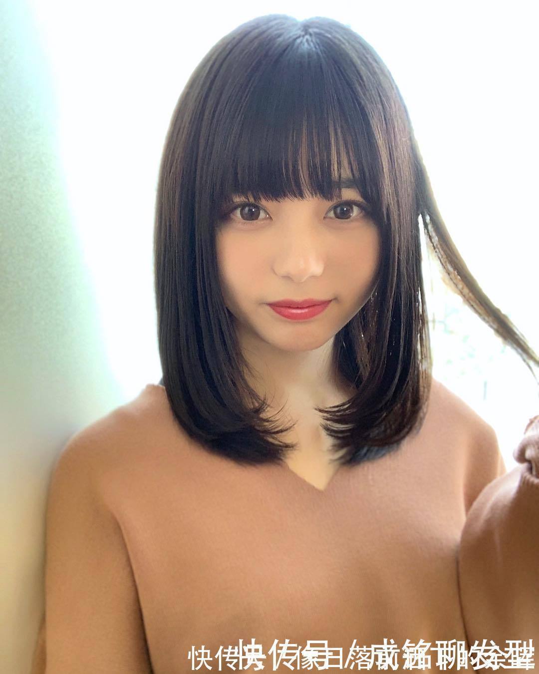 皮肤|染头发什么颜色显肤色白?低调奢华的棕色,减龄时尚永不过时