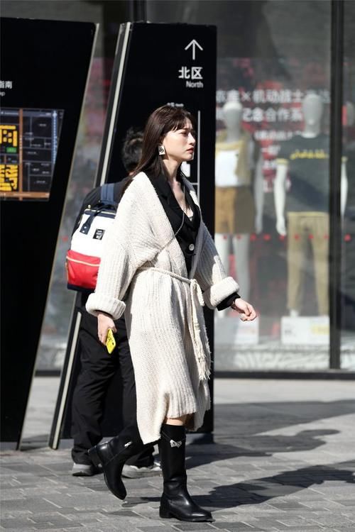 春天 风衣搭配长靴,总是能搭配,出一点小资的味道!